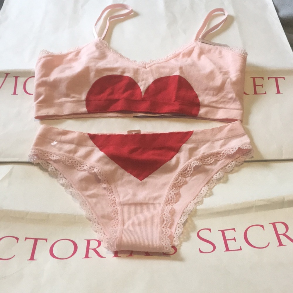 SOLD❌Victoria's Secret Valentine's Day Set - Picture 2 of 4